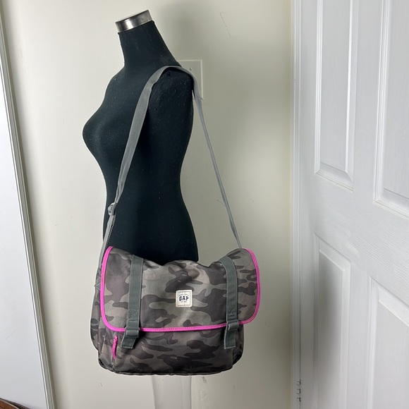 Gap Camo Shoulder Messenger Bag - Picture 3 of 11